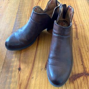 Leather booties with heel